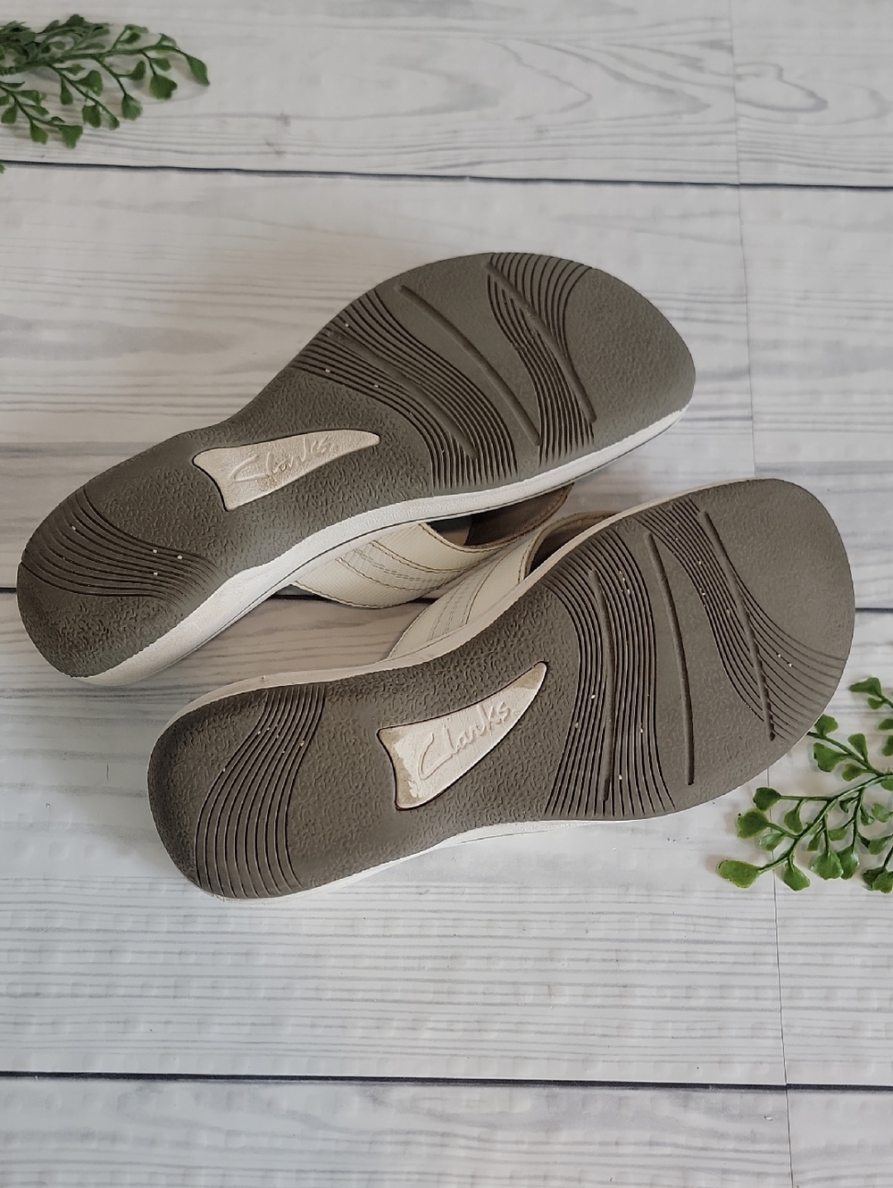 Clarks Breeze Sea Cloudsteppers Women's Sandal in White Size 6 - Picture 8 of 9